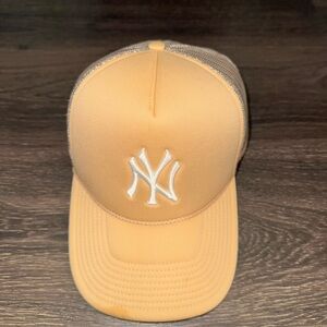 Yankees tan trucker hat